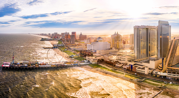 Atlantic City Boardwalk Panorama Luftaufnahme Foto iStock Ultima_Gaina